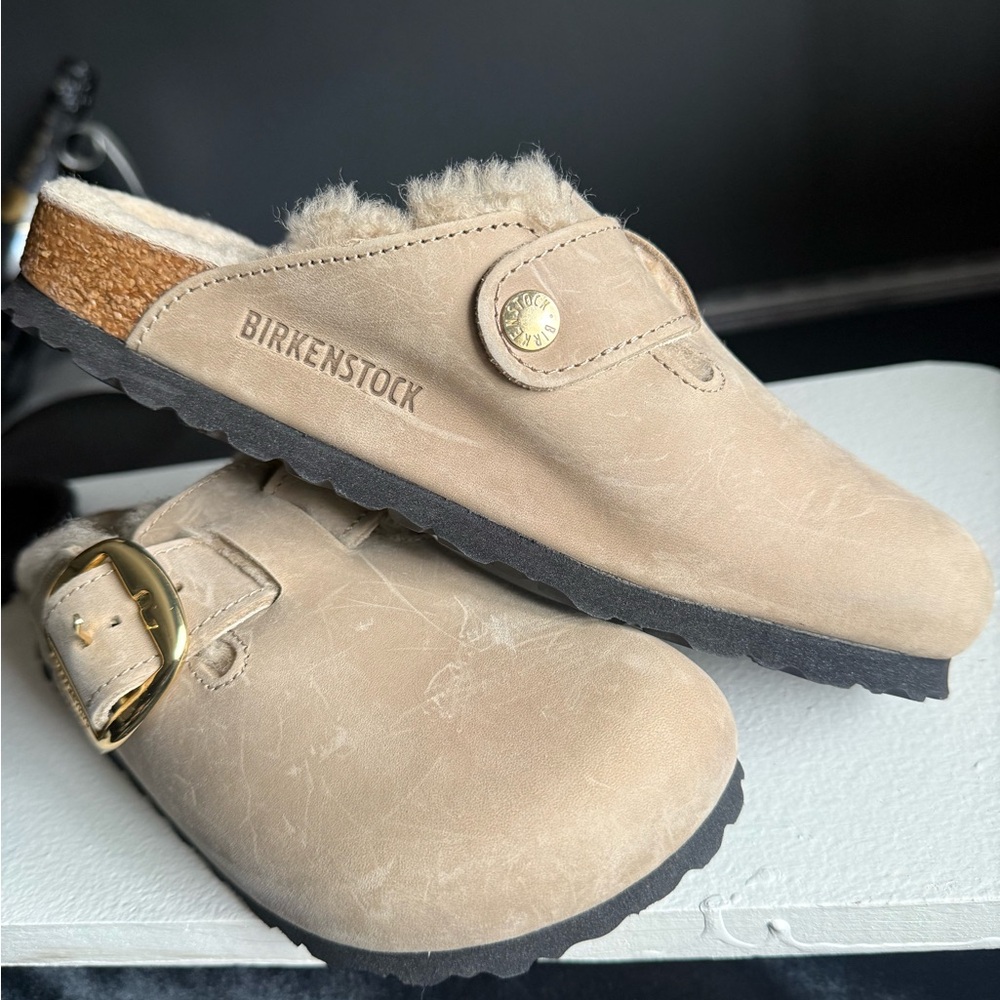 Birkenstock Big Buckle Genuine Shearling
Lined Clog (Women) Size 6 EU37 - Picture 6 of 7